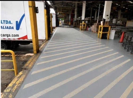 Pintura industrial en nave de estructura metálica
